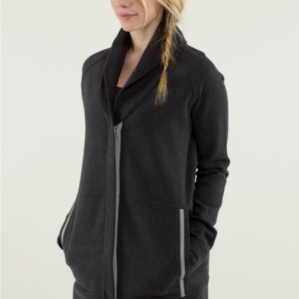 Lululemon women’s jacket Yin to my Yang size 6